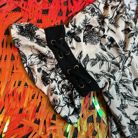 Naïf Flowy Foral Pattern Blouse - Picture 4 of 8